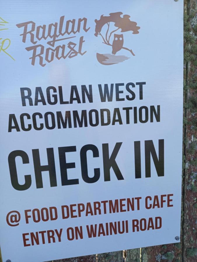 Raglan West Accommodation Units Eksteriør bilde